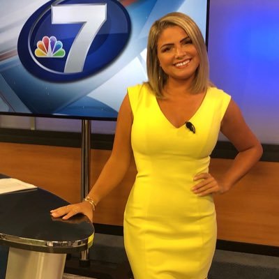 Profile Picture of Julia Daniels (@juliaddaniels) on Twitter