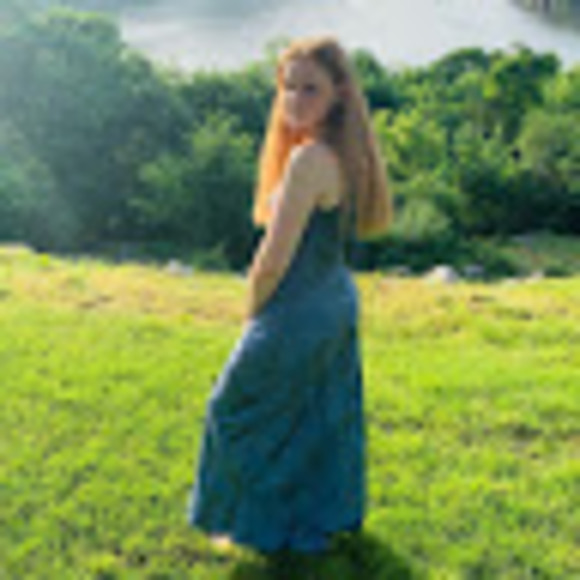 Profile Picture of Katie Roginski (@roginskikl) on Poshmark