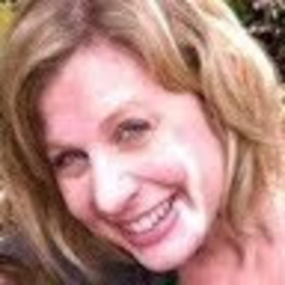 Profile Picture of Kelly Simon (@kellysimon696) on Poshmark