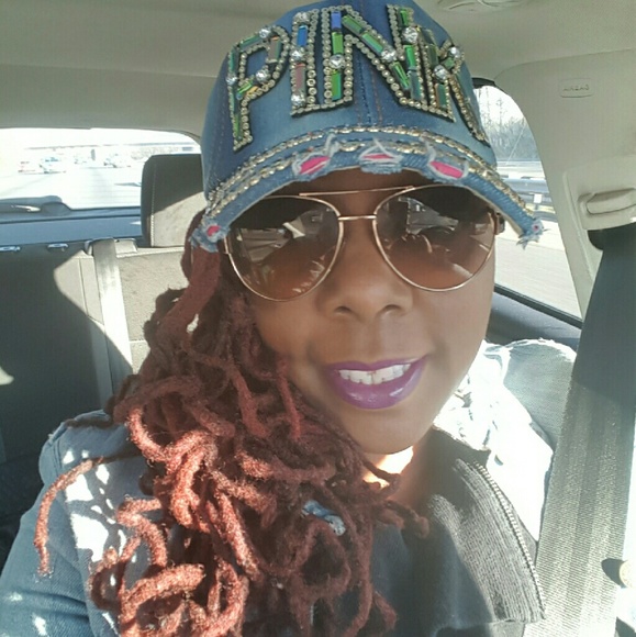 Profile Picture of Benetta Pyatt (@locs2love28) on Poshmark