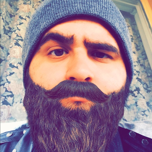 Profile Picture of Ian Beeber (@feedaz) on Poshmark