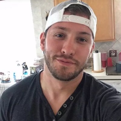 Profile Picture of Jon Poulter (@Jonnizzlee) on Twitter