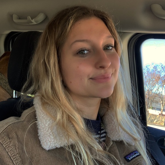 Profile Picture of Raeghan Bulman (@raeghanbulman) on Poshmark