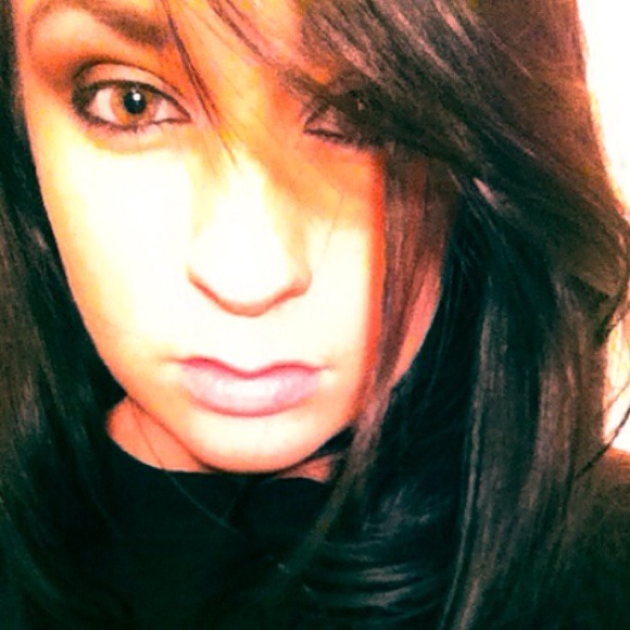 Profile Picture of Ari Heshmaty (@naniirechelle18) on Poshmark