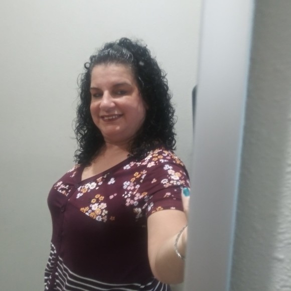 Profile Picture of Cherlyn Aponte (@cherlynaponte) on Poshmark
