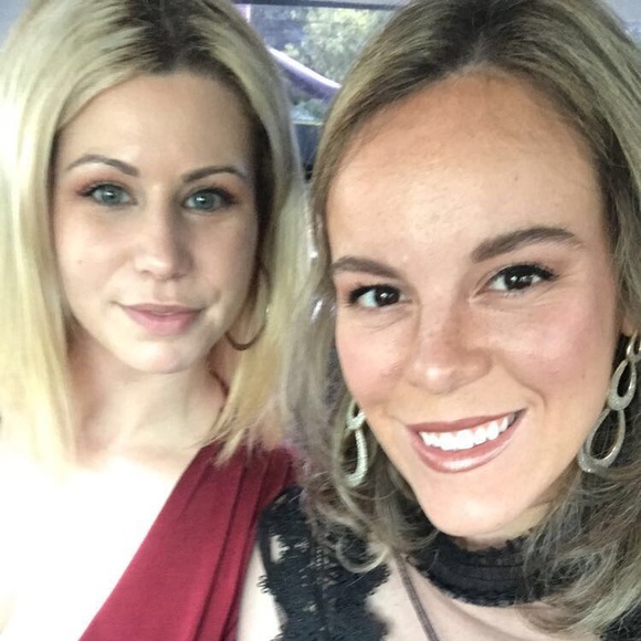 Profile Picture of Kelly Post (@kellyxorose) on Poshmark