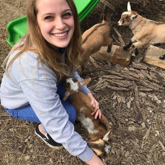 Profile Picture of Leah Mentzer (@lment7) on Poshmark