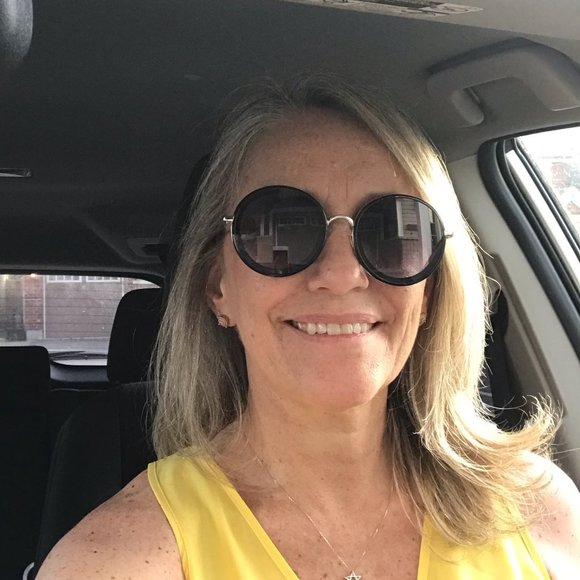Profile Picture of Adriana Maggioni (@drismg) on Poshmark