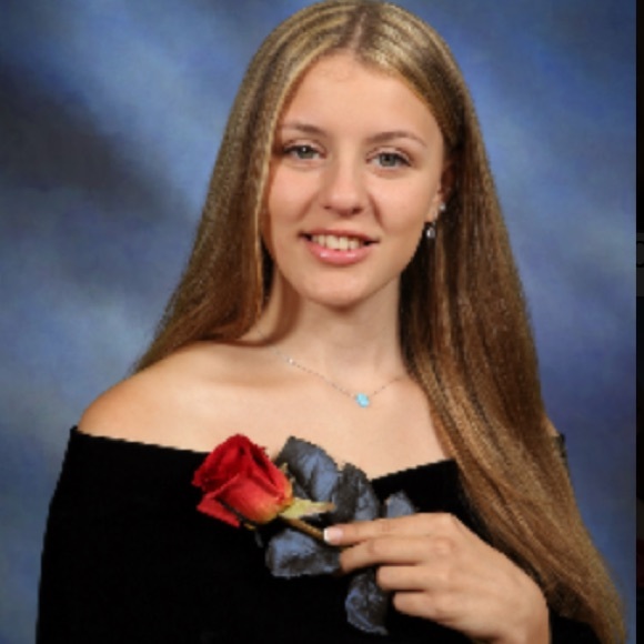 Profile Picture of Julia Damato (@juliadamato) on Poshmark