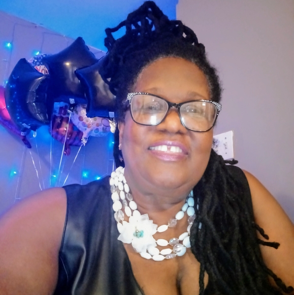 Profile Picture of Lillian Samuel (@empresslillian) on Poshmark
