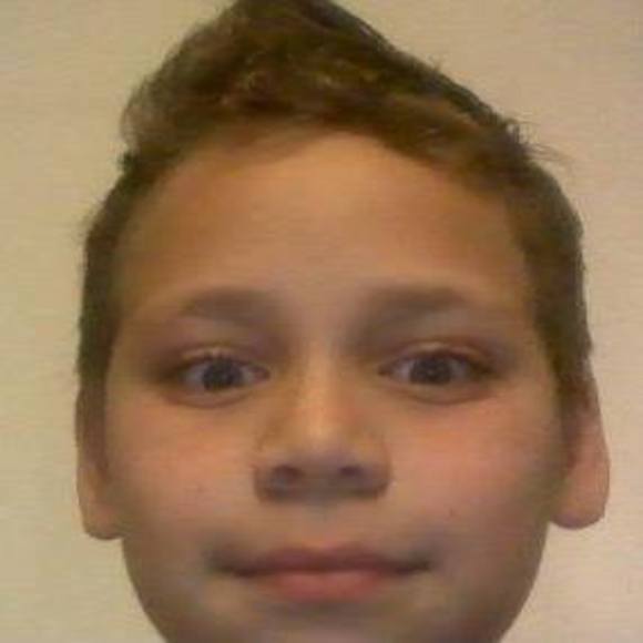 Profile Picture of Julian Sandoval (@hackerroblox) on Poshmark