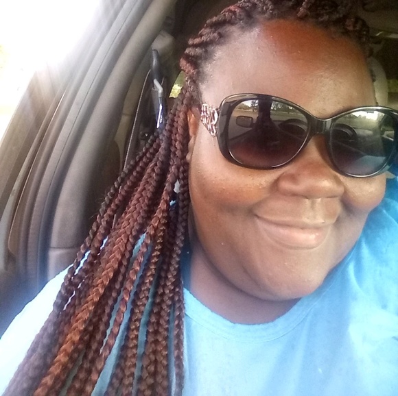 Profile Picture of Shayna Phillips (@shaynamae2771) on Poshmark