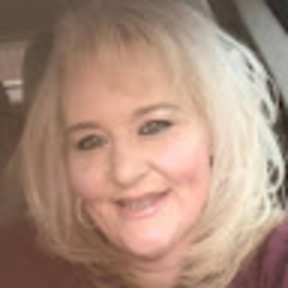 Profile Picture of Tracy Regula (@tracyregula) on Poshmark