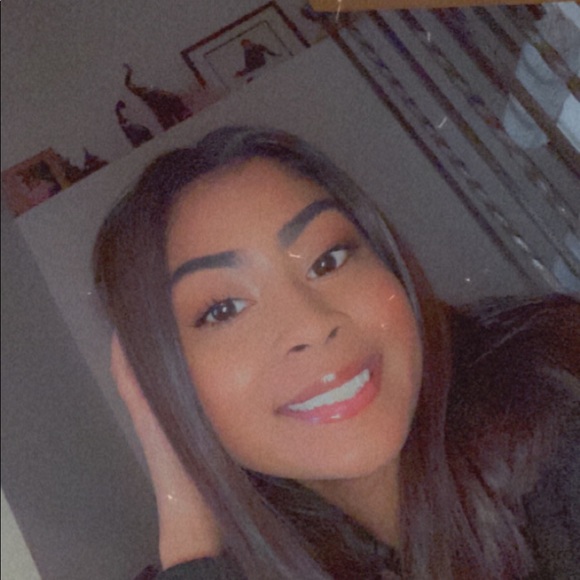 Profile Picture of Lily-ann Samlal (@likyxann) on Poshmark