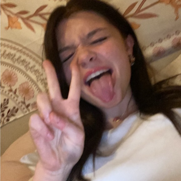Profile Picture of Ellagrace Booten (@ellabooten) on Poshmark