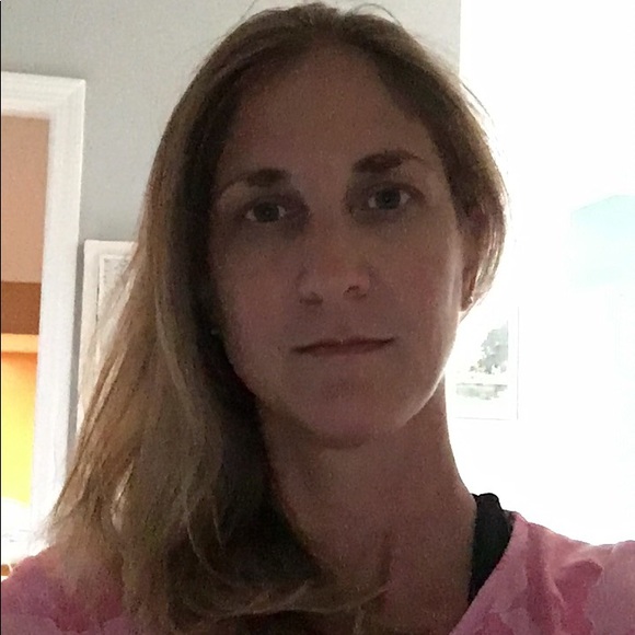 Profile Picture of Carrie Morris (@carriealyce) on Poshmark