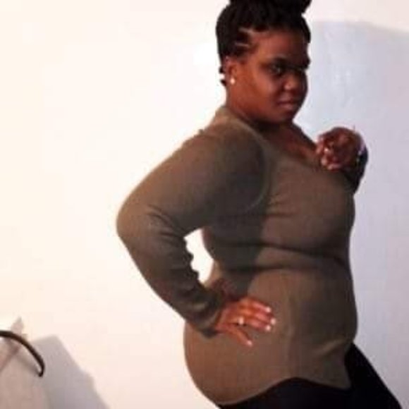 Profile Picture of Denise James (@mzthickjames) on Poshmark