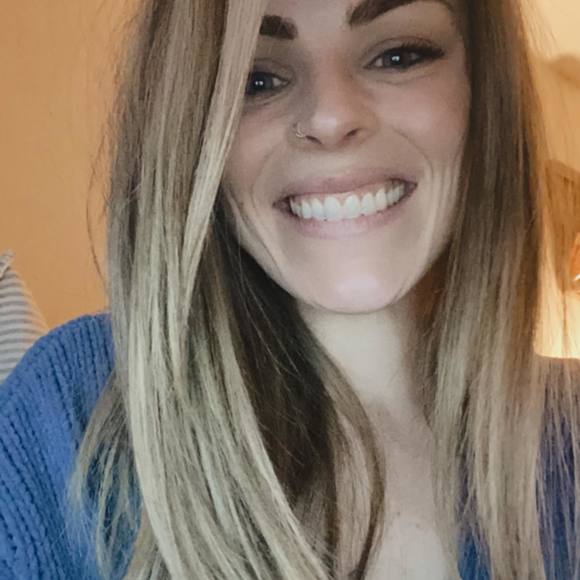 Profile Picture of Kristen Cotts (@kristencotts) on Poshmark
