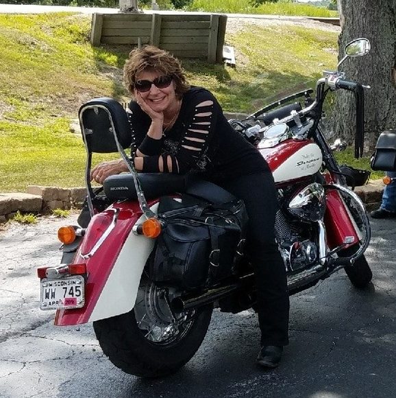 Profile Picture of Debbie Pluskota (@dekota956) on Poshmark