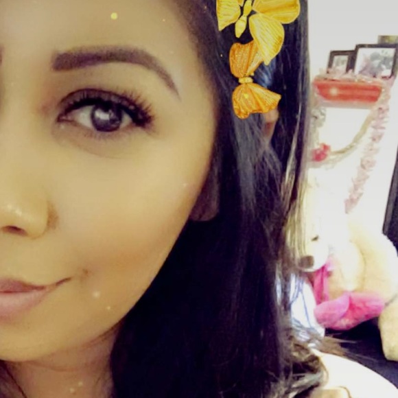 Profile Picture of Marisun Ballon (@marisun_) on Poshmark