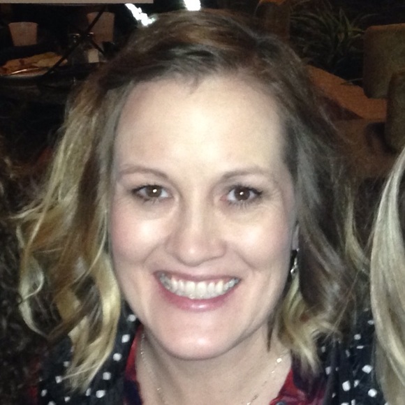 Profile Picture of Mary Hoien (@mbhoien) on Poshmark