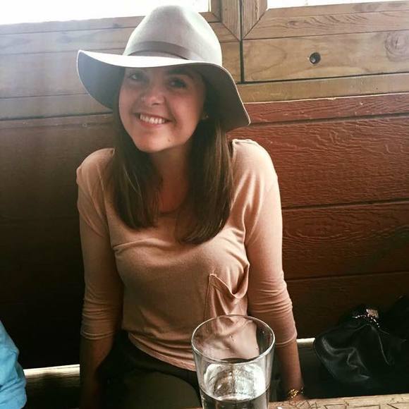 Profile Picture of Ariel Renee (@arielroeder) on Poshmark