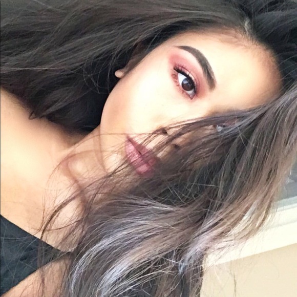 Profile Picture of Karren Buasi (@kbuasi) on Poshmark