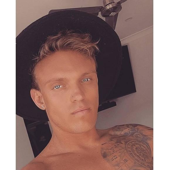 Profile Picture of Luke Bird (@lukebird00) on Poshmark