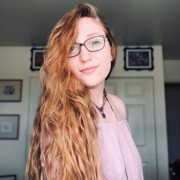 Profile Picture of Karyn Hisgen (@kej8912) on Poshmark