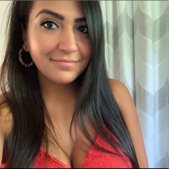 Atousa Rose - Poshmark Profile Picture of Atousa Rose (@atousarose25) on Poshmark