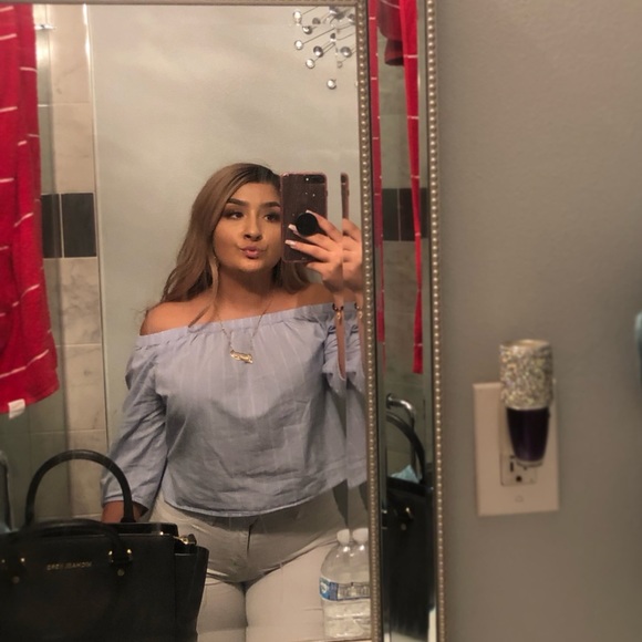 Profile Picture of Jimena Ledesma (@jimenaledesmaa) on Poshmark