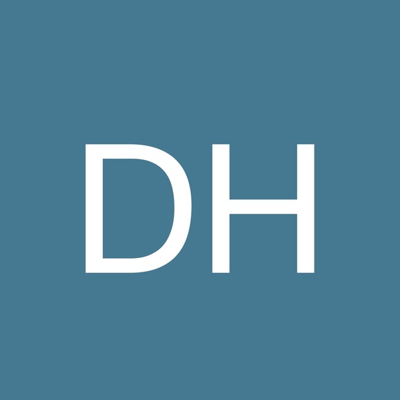 Profile Picture of Danielle Hutson (@danih530) on Poshmark