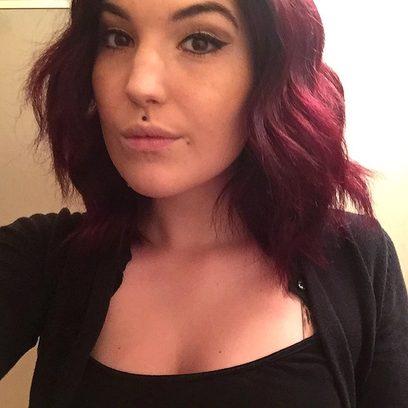 Profile Picture of Jessica Farrell (@jessicatfarrell) on Poshmark