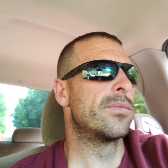 Profile Picture of Jeff Crowley (@jeffcrow83) on Poshmark