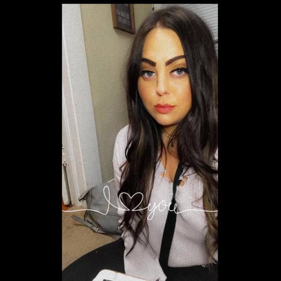 Profile Picture of Bethany Clodfelter (@sweet_pea1011) on Poshmark