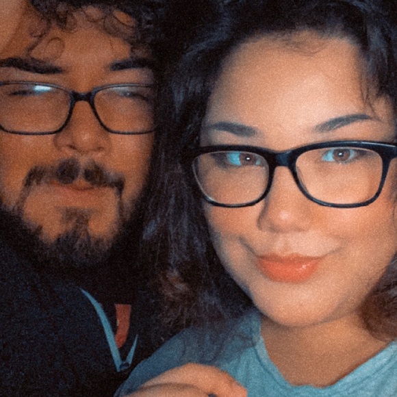 Profile Picture of Ari Espinola (@ariespinola) on Poshmark