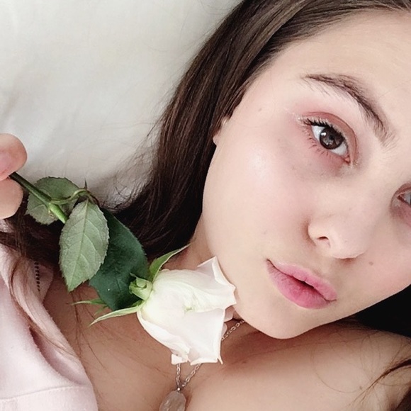 Profile Picture of Hannah Sticklus (@hannahsticklus) on Poshmark