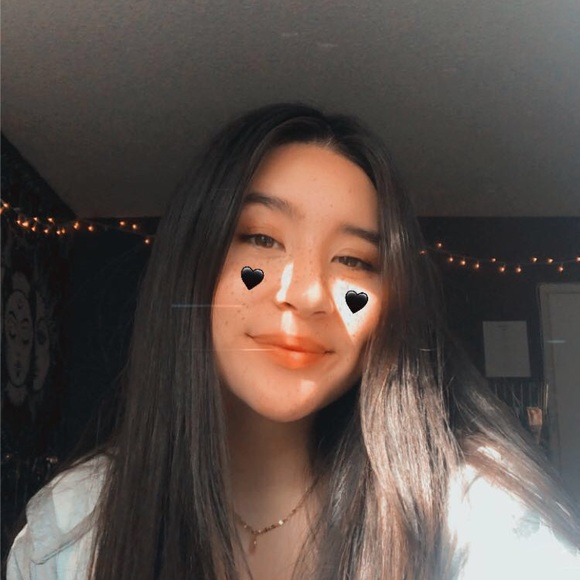 Profile Picture of Emily Gemeinhardt (@emilyg1363) on Poshmark
