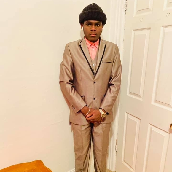 Profile Picture of Alladine Abakr (@alladineabakr) on Poshmark