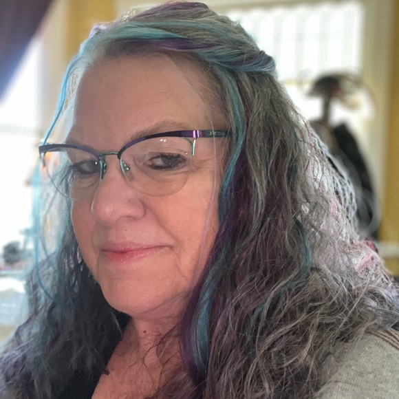 Profile Picture of Carolyn Lecrone (@lecronec) on Poshmark