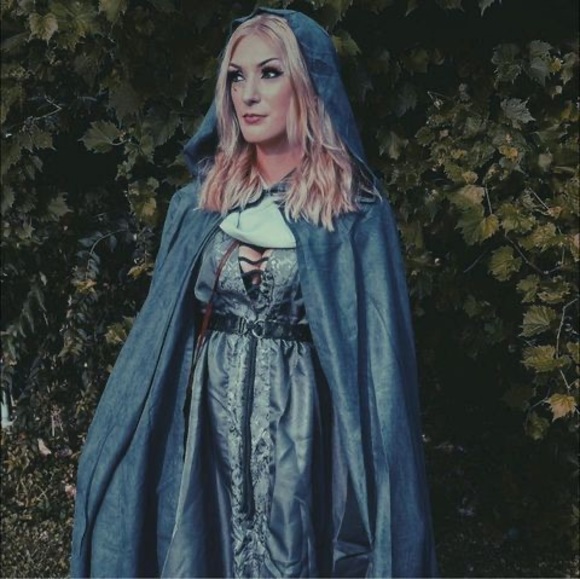 Profile Picture of Ehlana Parrelly (@ehlanaparrelly) on Poshmark