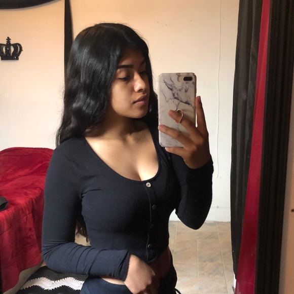 Profile Picture of Jocelyn Fonseca (@jocefonseca) on Poshmark