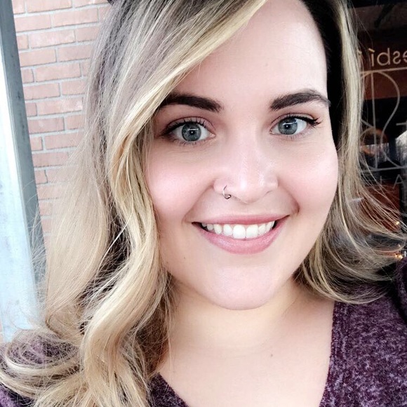 Profile Picture of Kayla Dunbar (@kayla_dunbar) on Poshmark