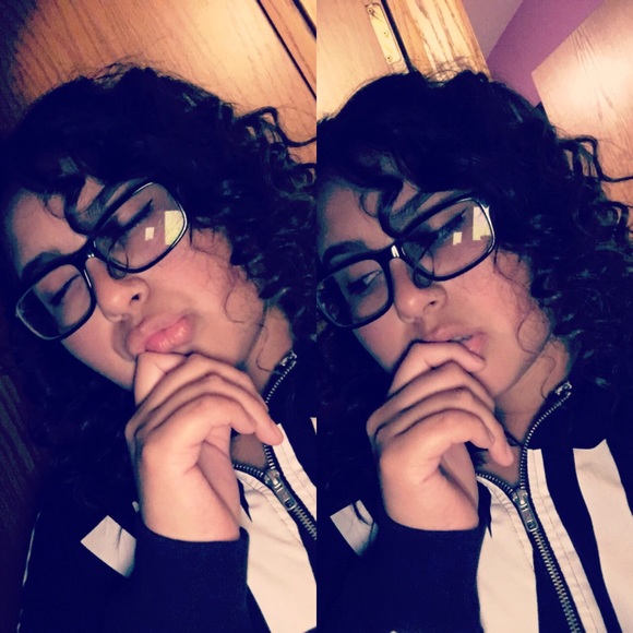 Profile Picture of Jessica Aviles (@jessicaavi19) on Poshmark