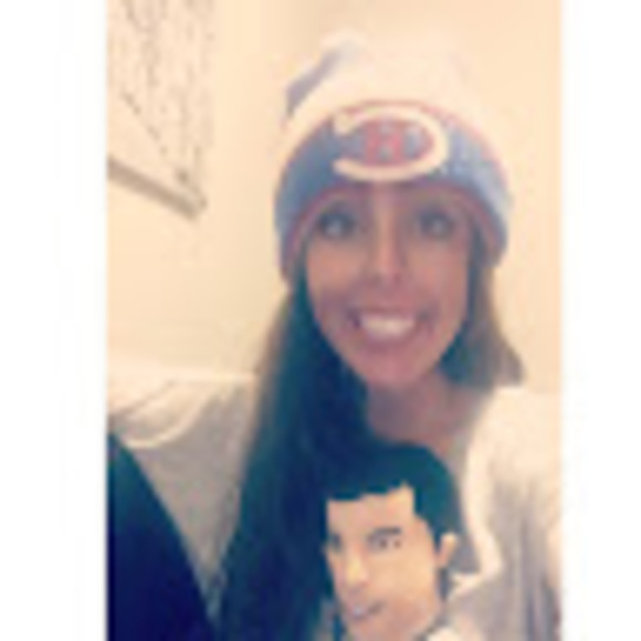 Profile Picture of Jennifer Allnutt (@jenniferaln) on Poshmark