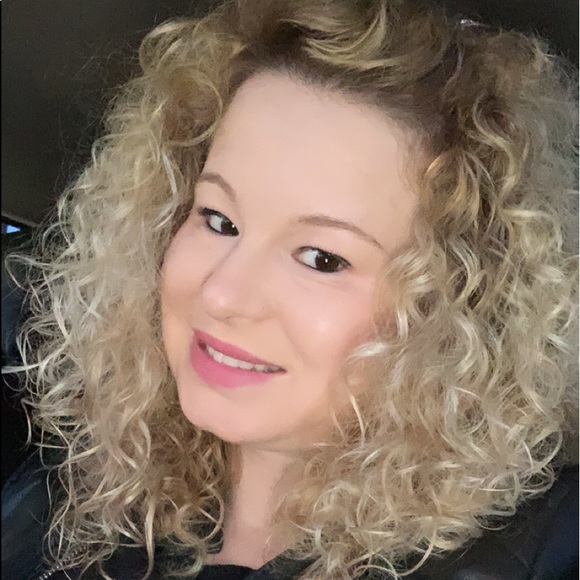 Profile Picture of Valerina Ferruanj (@valerina30) on Poshmark