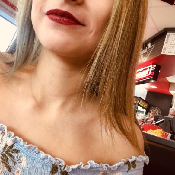 Profile Picture of Davedays Girlf (@blueemix222) on Poshmark