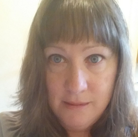 Profile Picture of Donna Ditzler (@ditz_05) on Poshmark