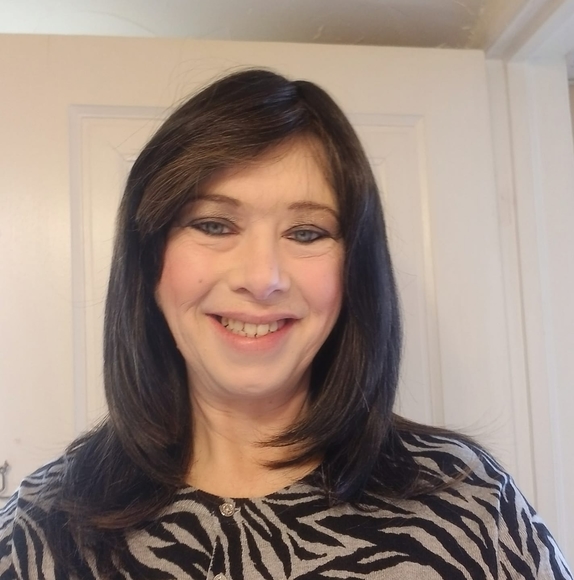 Profile Picture of Tina Marschner (@sunbird92) on Poshmark