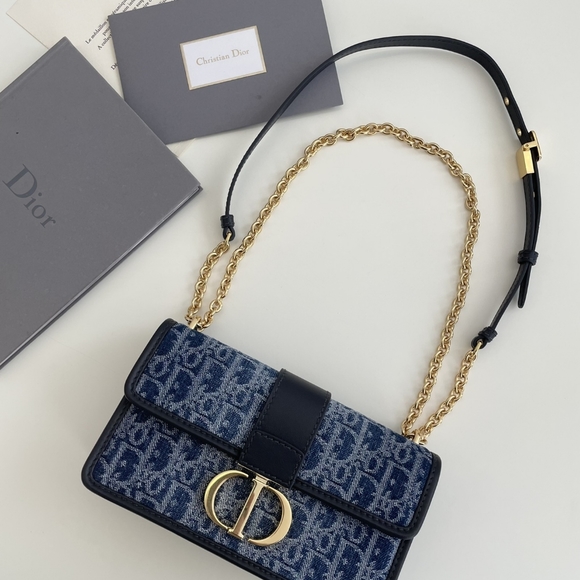 Profile Picture of Alice Onion (@onion4884) on Poshmark